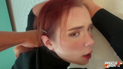 Muž šukaný do úst a kundičky Poslušná ryšavá skimpy a sperma na prsiach